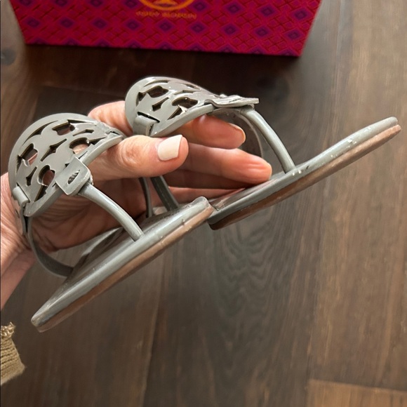 TORY BURCH MILLER SANDALS MALTA GRAY PATENT sz 9.5 - Picture 6 of 9